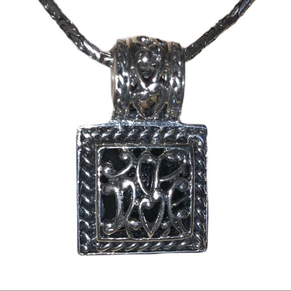 Silver necklace with square filigree pendant - Picture 4 of 4